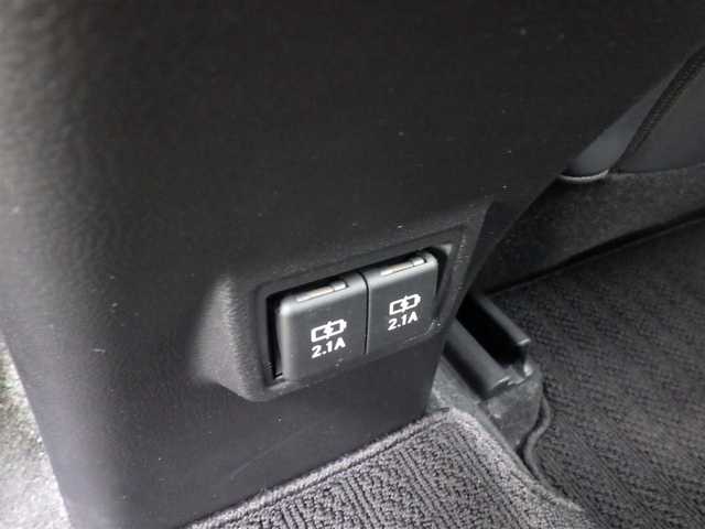 レクサス ＵＸ 250h Fスポーツ 千葉県 2019(平31)年 4.8万km ホワイトノーヴァガラスフレーク Lexus Safety System+/・プリクラッシュセーフティ/・レーンディパーチャーアラート/・オートハイビーム/・レーダークルーズコントロール/・ブラインドスポットモニター/ヘッドアップディスプレイ/ASC（アクティブサウンドコントロール）/ブラックレザーシート/前席パワーシート/エアシート/シートヒーター/純正SDナビ/地デジTV/【DVD/CD再生機能　Bluetooth接続】/パノラミックビューモニター/リバース連動ドアミラー（左/右）/革巻きステアリング/ステアリングヒーター/ステアリングスイッチ/パドルシフト/ETC/LEDヘッドライト/フォグライト/ウインカーミラー/TRDマフラー/純正18インチアルミホイル/サイド/カーテンエアバッグ/スマートキー