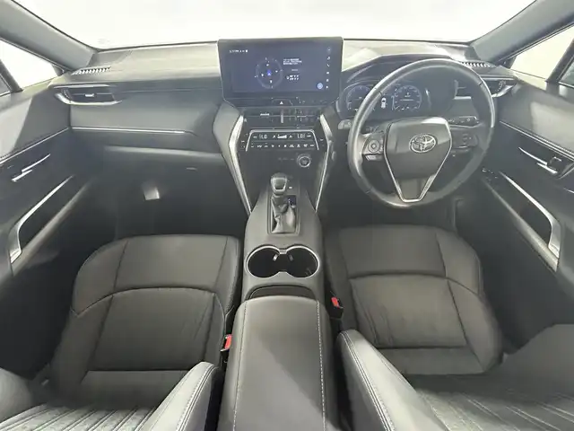 トヨタ ハリアー G 佐賀県 2024(令6)年 0.9万km ブラック 純正12.3インチディスプレイオーディオ/ＡＭ/ＦＭ/Bluetooth/フルセグTV/バックカメラ/クルーズコントロール(追従あり)/衝突被害軽減システム/レーンアシスト/パワーバックドア/パワーシート/シートメモリ/ETC2.0/LEDヘッドライト/フォグランプ/オートエアコン/盗難防止装置/横滑り防止装置/車線逸脱警報/オートライト/オートマチックハイビーム/スマートキー/プッシュスタート/純正フロアマット/純正18インチアルミホイール	/電子パーキング/オートブレーキホールド/ステアリングスイッチ/電動格納ミラー/コーナーセンサー
