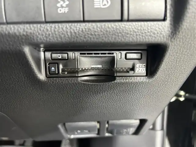 トヨタ ハリアー G 佐賀県 2024(令6)年 0.9万km ブラック 純正12.3インチディスプレイオーディオ/ＡＭ/ＦＭ/Bluetooth/フルセグTV/バックカメラ/クルーズコントロール(追従あり)/衝突被害軽減システム/レーンアシスト/パワーバックドア/パワーシート/シートメモリ/ETC2.0/LEDヘッドライト/フォグランプ/オートエアコン/盗難防止装置/横滑り防止装置/車線逸脱警報/オートライト/オートマチックハイビーム/スマートキー/プッシュスタート/純正フロアマット/純正18インチアルミホイール	/電子パーキング/オートブレーキホールド/ステアリングスイッチ/電動格納ミラー/コーナーセンサー