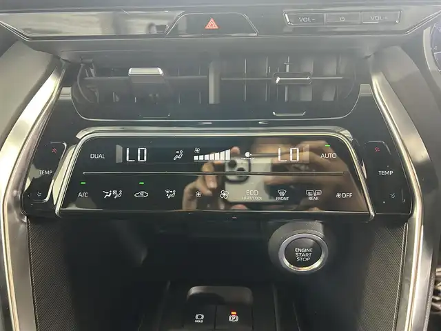 トヨタ ハリアー G 佐賀県 2024(令6)年 0.9万km ブラック 純正12.3インチディスプレイオーディオ/ＡＭ/ＦＭ/Bluetooth/フルセグTV/バックカメラ/クルーズコントロール(追従あり)/衝突被害軽減システム/レーンアシスト/パワーバックドア/パワーシート/シートメモリ/ETC2.0/LEDヘッドライト/フォグランプ/オートエアコン/盗難防止装置/横滑り防止装置/車線逸脱警報/オートライト/オートマチックハイビーム/スマートキー/プッシュスタート/純正フロアマット/純正18インチアルミホイール	/電子パーキング/オートブレーキホールド/ステアリングスイッチ/電動格納ミラー/コーナーセンサー