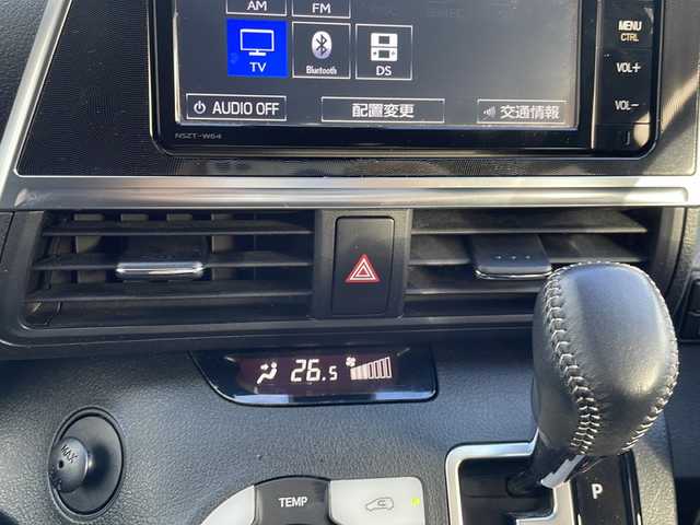トヨタ シエンタ G 愛知県 2016(平28)年 3.1万km ホワイトパールクリスタルシャイン 純正SDナビ/スマートキー/オートマチックハイビーム/フルセグテレビ/バックカメラ/ウィンカーミラー/ドアバイザー/プッシュスタート/両側パワースライドドア/ビルトインETC/純正フォグランプ/ステアリングスイッチ/保証書/取扱説明書