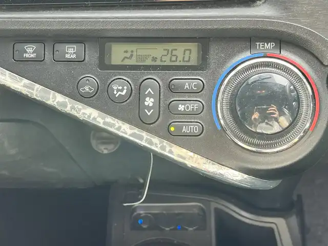 トヨタ アクア S 滋賀県 2012(平24)年 4.8万km ブラックマイカ 純正７インチナビ/【Bluetooth/CD/DVD/フルセグTV/SD】/モデリスタエアロ/ETC/D/Nシートヒーター/オートライト/純正フロアマット/プッシュスタート/ステアリングリモコン/スマートキー