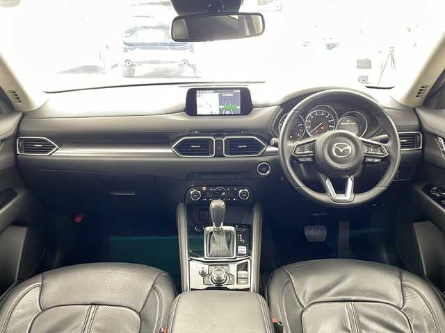 マツダ ＣＸ－５ 20S プロアクティブ 兵庫県 2017(平29)年 5.4万km スノーフレイクホワイトパールマイカ ・純正ナビ/CD/DVD/Bluetooth/USB/TV/・バックカメラ/・ブラインドスポットモニタリング/・スマートシティブレーキサポート/・スマートブレーキサポート/・車間認知支援システム/・交通標識認識システム/・ドライバーアテンションアラート/・パーキングセンサー/・オートマチックハイビーム/・ＬＥＤヘッドライト/・オートライト/・レーダークルーズコントロール/・アイドリングストップ/・革巻きステアリング/・ステアリングスイッチ/・レザー調シートカバー/・純正フロアマット/・純正19インチアルミホイール/・アドバンストキー/・プッシュスタート