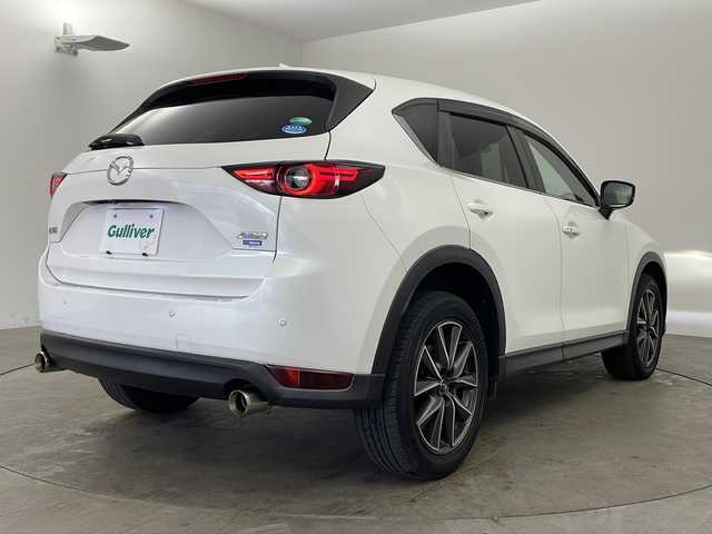 マツダ ＣＸ－５ 20S プロアクティブ 兵庫県 2017(平29)年 5.4万km スノーフレイクホワイトパールマイカ ・純正ナビ/CD/DVD/Bluetooth/USB/TV/・バックカメラ/・ブラインドスポットモニタリング/・スマートシティブレーキサポート/・スマートブレーキサポート/・車間認知支援システム/・交通標識認識システム/・ドライバーアテンションアラート/・パーキングセンサー/・オートマチックハイビーム/・ＬＥＤヘッドライト/・オートライト/・レーダークルーズコントロール/・アイドリングストップ/・革巻きステアリング/・ステアリングスイッチ/・レザー調シートカバー/・純正フロアマット/・純正19インチアルミホイール/・アドバンストキー/・プッシュスタート