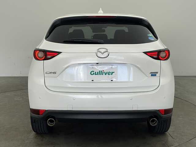 マツダ ＣＸ－５ 20S プロアクティブ 兵庫県 2017(平29)年 5.4万km スノーフレイクホワイトパールマイカ ・純正ナビ/CD/DVD/Bluetooth/USB/TV/・バックカメラ/・ブラインドスポットモニタリング/・スマートシティブレーキサポート/・スマートブレーキサポート/・車間認知支援システム/・交通標識認識システム/・ドライバーアテンションアラート/・パーキングセンサー/・オートマチックハイビーム/・ＬＥＤヘッドライト/・オートライト/・レーダークルーズコントロール/・アイドリングストップ/・革巻きステアリング/・ステアリングスイッチ/・レザー調シートカバー/・純正フロアマット/・純正19インチアルミホイール/・アドバンストキー/・プッシュスタート