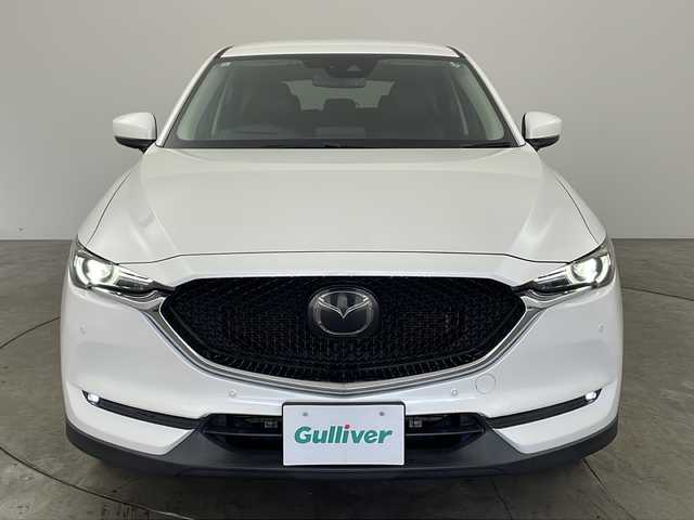 マツダ ＣＸ－５ 20S プロアクティブ 兵庫県 2017(平29)年 5.4万km スノーフレイクホワイトパールマイカ ・純正ナビ/CD/DVD/Bluetooth/USB/TV/・バックカメラ/・ブラインドスポットモニタリング/・スマートシティブレーキサポート/・スマートブレーキサポート/・車間認知支援システム/・交通標識認識システム/・ドライバーアテンションアラート/・パーキングセンサー/・オートマチックハイビーム/・ＬＥＤヘッドライト/・オートライト/・レーダークルーズコントロール/・アイドリングストップ/・革巻きステアリング/・ステアリングスイッチ/・レザー調シートカバー/・純正フロアマット/・純正19インチアルミホイール/・アドバンストキー/・プッシュスタート