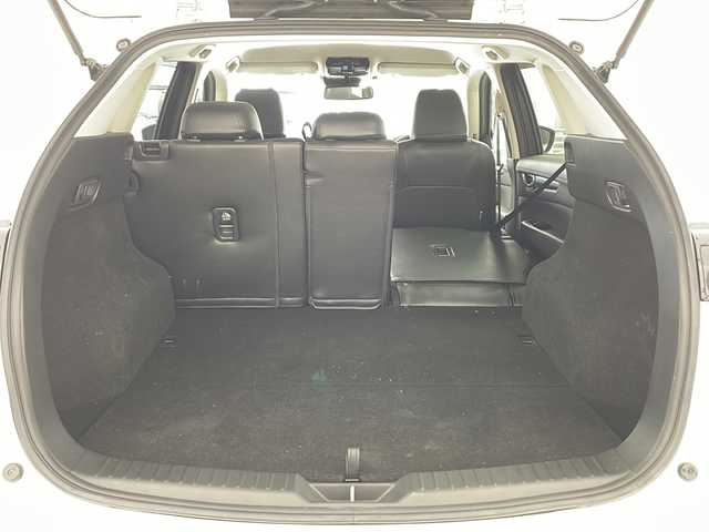 マツダ ＣＸ－５ 20S プロアクティブ 兵庫県 2017(平29)年 5.4万km スノーフレイクホワイトパールマイカ ・純正ナビ/CD/DVD/Bluetooth/USB/TV/・バックカメラ/・ブラインドスポットモニタリング/・スマートシティブレーキサポート/・スマートブレーキサポート/・車間認知支援システム/・交通標識認識システム/・ドライバーアテンションアラート/・パーキングセンサー/・オートマチックハイビーム/・ＬＥＤヘッドライト/・オートライト/・レーダークルーズコントロール/・アイドリングストップ/・革巻きステアリング/・ステアリングスイッチ/・レザー調シートカバー/・純正フロアマット/・純正19インチアルミホイール/・アドバンストキー/・プッシュスタート