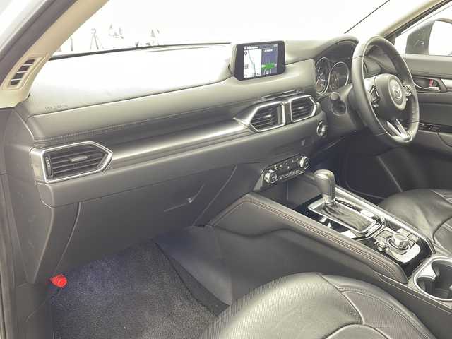 マツダ ＣＸ－５ 20S プロアクティブ 兵庫県 2017(平29)年 5.4万km スノーフレイクホワイトパールマイカ ・純正ナビ/CD/DVD/Bluetooth/USB/TV/・バックカメラ/・ブラインドスポットモニタリング/・スマートシティブレーキサポート/・スマートブレーキサポート/・車間認知支援システム/・交通標識認識システム/・ドライバーアテンションアラート/・パーキングセンサー/・オートマチックハイビーム/・ＬＥＤヘッドライト/・オートライト/・レーダークルーズコントロール/・アイドリングストップ/・革巻きステアリング/・ステアリングスイッチ/・レザー調シートカバー/・純正フロアマット/・純正19インチアルミホイール/・アドバンストキー/・プッシュスタート