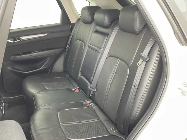 マツダ ＣＸ－５ 20S プロアクティブ 兵庫県 2017(平29)年 5.4万km スノーフレイクホワイトパールマイカ ・純正ナビ/CD/DVD/Bluetooth/USB/TV/・バックカメラ/・ブラインドスポットモニタリング/・スマートシティブレーキサポート/・スマートブレーキサポート/・車間認知支援システム/・交通標識認識システム/・ドライバーアテンションアラート/・パーキングセンサー/・オートマチックハイビーム/・ＬＥＤヘッドライト/・オートライト/・レーダークルーズコントロール/・アイドリングストップ/・革巻きステアリング/・ステアリングスイッチ/・レザー調シートカバー/・純正フロアマット/・純正19インチアルミホイール/・アドバンストキー/・プッシュスタート