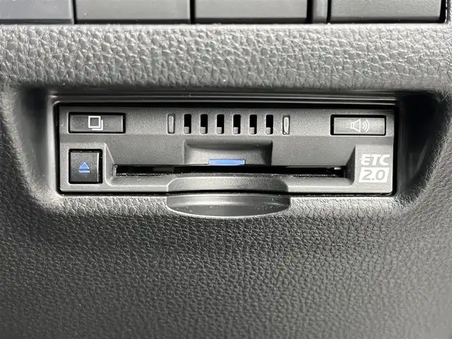 トヨタ ハリアー G 奈良県 2021(令3)年 1.6万km ホワイトパールクリスタルシャイン 純正８インチディスプレイオーディオ/（BT/AppleCarPlay/AndroidAuto）/レーダークルーズコントロール/バックカメラ/前後コーナーセンサー/プリクラッシュセーフティ/レーンキープアシスト/パワーバックドア/ハーフレザーシート/運転席パワーシート/前方ドライブレコーダー/ＥＴＣ２．０/純正18インチＡＷ/保証書/取り扱い説明書/スペアキーX1