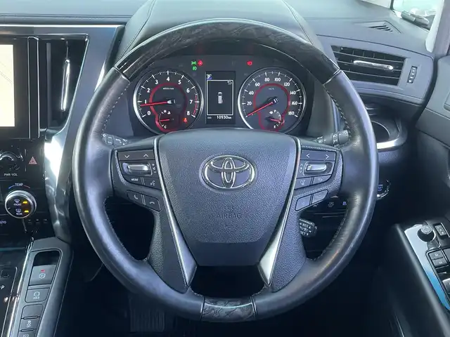 トヨタ アルファード S Cパッケージ 香川県 2020(令2)年 1.1万km ホワイトパールクリスタルシャイン 登録時走行距離10930km/モデリスタエアロ（F/S/R）/純正9型ディスプレイ（ナビ機能付き）/（フルセグTV/Bluetooth/USB）/DVDデッキ/バックカメラ/フリップダウンモニター/デジタルインナーミラー/トヨタセーフティセンス/・プリクラッシュセーフティ/・アダプティブクルーズコントロール/・レーンディパーチャーアラート/・オートマチックハイビーム/・パーキングサポートブレーキ/・リヤクロストラフィックアラート/・ロードサインアシスト/ブラインドスポットモニター/クリアランスソナー/ウッドコンビステアリング/ステアリングスイッチ/ステアリングヒーター/黒革シート/前席ベンチレーション（ヒーター/クーラー）/前席パワーシート/運転席メモリー機能/3眼LEDヘッドライト/フォグライト/電動バックドア/両側電動スライドドア/前後ドライブレコーダー【DC-DR652】/純正ビルトインETC/電動パーキングブレーキ/オートブレーキホールド/シーケンシャルウィンカー/後席ロールサンシェード/純正18インチアルミホイール/純正フロアマット