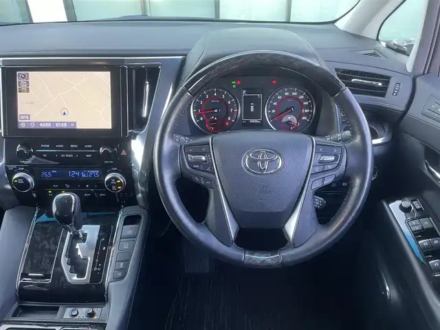 トヨタ アルファード S Cパッケージ 香川県 2020(令2)年 1.1万km ホワイトパールクリスタルシャイン 登録時走行距離10930km/モデリスタエアロ（F/S/R）/純正9型ディスプレイ（ナビ機能付き）/（フルセグTV/Bluetooth/USB）/DVDデッキ/バックカメラ/フリップダウンモニター/デジタルインナーミラー/トヨタセーフティセンス/・プリクラッシュセーフティ/・アダプティブクルーズコントロール/・レーンディパーチャーアラート/・オートマチックハイビーム/・パーキングサポートブレーキ/・リヤクロストラフィックアラート/・ロードサインアシスト/ブラインドスポットモニター/クリアランスソナー/ウッドコンビステアリング/ステアリングスイッチ/ステアリングヒーター/黒革シート/前席ベンチレーション（ヒーター/クーラー）/前席パワーシート/運転席メモリー機能/3眼LEDヘッドライト/フォグライト/電動バックドア/両側電動スライドドア/前後ドライブレコーダー【DC-DR652】/純正ビルトインETC/電動パーキングブレーキ/オートブレーキホールド/シーケンシャルウィンカー/後席ロールサンシェード/純正18インチアルミホイール/純正フロアマット