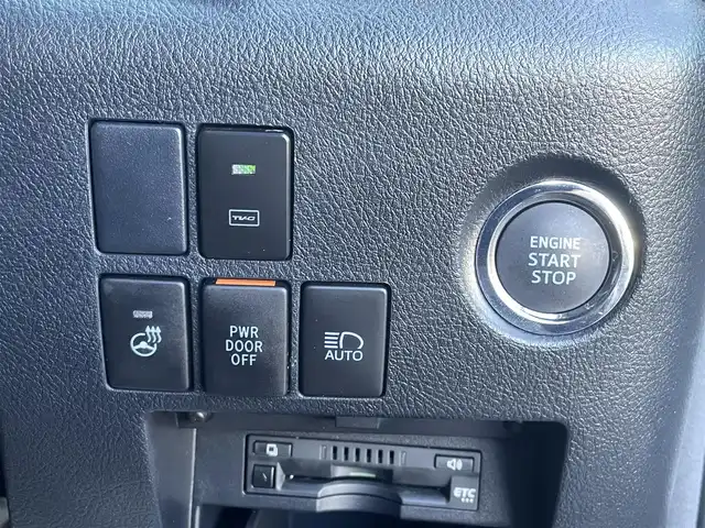 トヨタ アルファード S Cパッケージ 香川県 2020(令2)年 1.1万km ホワイトパールクリスタルシャイン 登録時走行距離10930km/モデリスタエアロ（F/S/R）/純正9型ディスプレイ（ナビ機能付き）/（フルセグTV/Bluetooth/USB）/DVDデッキ/バックカメラ/フリップダウンモニター/デジタルインナーミラー/トヨタセーフティセンス/・プリクラッシュセーフティ/・アダプティブクルーズコントロール/・レーンディパーチャーアラート/・オートマチックハイビーム/・パーキングサポートブレーキ/・リヤクロストラフィックアラート/・ロードサインアシスト/ブラインドスポットモニター/クリアランスソナー/ウッドコンビステアリング/ステアリングスイッチ/ステアリングヒーター/黒革シート/前席ベンチレーション（ヒーター/クーラー）/前席パワーシート/運転席メモリー機能/3眼LEDヘッドライト/フォグライト/電動バックドア/両側電動スライドドア/前後ドライブレコーダー【DC-DR652】/純正ビルトインETC/電動パーキングブレーキ/オートブレーキホールド/シーケンシャルウィンカー/後席ロールサンシェード/純正18インチアルミホイール/純正フロアマット