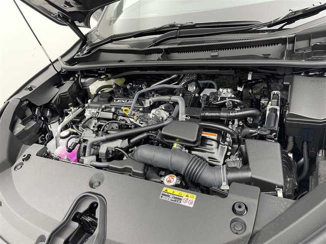 レクサス ＬＢＸ リラックス 宮城県 2024(令6)年 0.2万km ソニッククロム マークレビンソンサウンド　/パノラミックビューモニター　/アドバンスドパーク　/カラーヘッドアップディスプレイ　/ワイヤレス充電　/パワーバックドア　/黒内装　/アダプティブクルーズコントロール/プリクラッシュセーフティ/レーンディパーチャーアラート/フロント/リアクロストラフィックアラート/クリアランスソナー /オートハイビーム/BSM/ETC2.0/AC100Vアクセサリコンセント/シート/ステアリングヒーター/内蔵ドライブレコーダー/禁煙