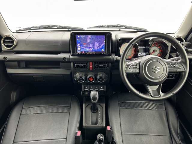 スズキ ジムニー XC 三重県 2020(令2)年 2.8万km ピュアホワイトP /禁煙車//ワンオーナー　//純正８型ナビ　/（CD.DVD.SD.BT.フルセグTV）//ＥＴＣ　//前方ドラレコ　//クルーズコントロール　//衝突軽減ブレーキ　//レーンキープアシスト　//ヒルディセントコントロール　//シートヒーター　//純正１６インチＡＷ　//ＬＥＤヘッドライト//革調シートカバー