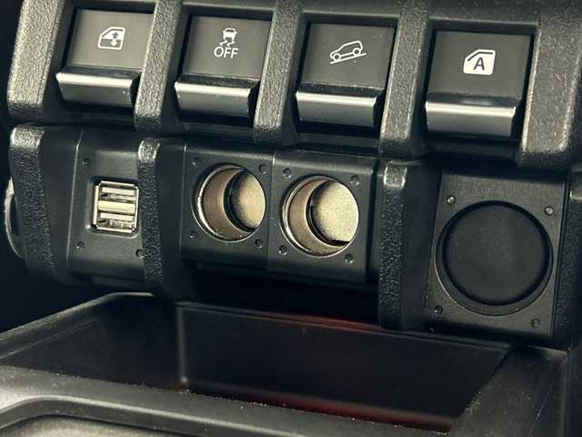 スズキ ジムニー XC 三重県 2020(令2)年 2.8万km ピュアホワイトP /禁煙車//ワンオーナー　//純正８型ナビ　/（CD.DVD.SD.BT.フルセグTV）//ＥＴＣ　//前方ドラレコ　//クルーズコントロール　//衝突軽減ブレーキ　//レーンキープアシスト　//ヒルディセントコントロール　//シートヒーター　//純正１６インチＡＷ　//ＬＥＤヘッドライト//革調シートカバー