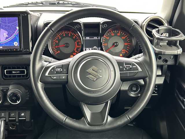 スズキ ジムニー XC 三重県 2020(令2)年 2.8万km ピュアホワイトP /禁煙車//ワンオーナー　//純正８型ナビ　/（CD.DVD.SD.BT.フルセグTV）//ＥＴＣ　//前方ドラレコ　//クルーズコントロール　//衝突軽減ブレーキ　//レーンキープアシスト　//ヒルディセントコントロール　//シートヒーター　//純正１６インチＡＷ　//ＬＥＤヘッドライト//革調シートカバー