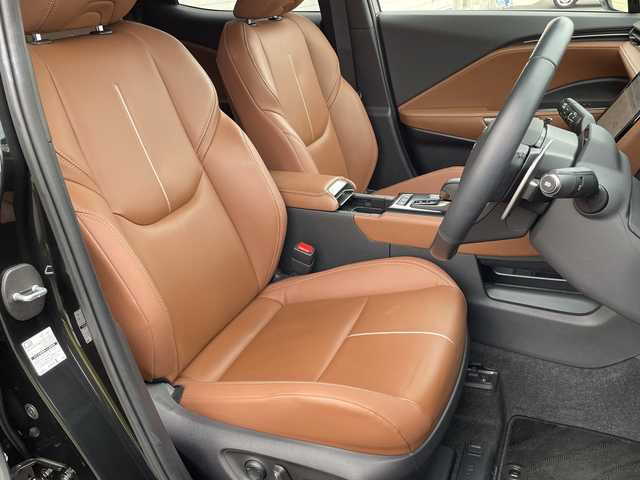 レクサス ＬＢＸ リラックス 栃木県 2024(令6)年 1.2万km ブラックマイカ 純正ディスプレイオーディオ/Ｂｌｕｅｔｏｏｔｈ/フルセグＴＶ/アラウンドビューモニター/パドルシフト/パワーバックドア/レザーシート/パワーシート/シートヒーター/ステアリングヒーター/ＥＴＣ/ＬＥＤヘッドライト/衝突被害軽減システム/純正アルミホイール/ABS/横滑り防止機能/コーナーセンサー/レーンキープアシスト/盗難防止装置