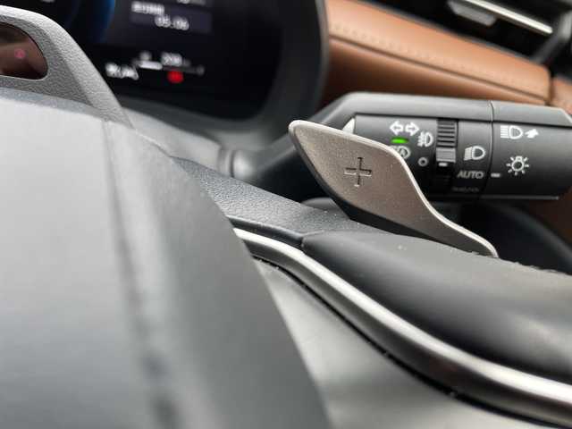 レクサス ＬＢＸ リラックス 栃木県 2024(令6)年 1.2万km ブラックマイカ 純正ディスプレイオーディオ/Ｂｌｕｅｔｏｏｔｈ/フルセグＴＶ/アラウンドビューモニター/パドルシフト/パワーバックドア/レザーシート/パワーシート/シートヒーター/ステアリングヒーター/ＥＴＣ/ＬＥＤヘッドライト/衝突被害軽減システム/純正アルミホイール/ABS/横滑り防止機能/コーナーセンサー/レーンキープアシスト/盗難防止装置