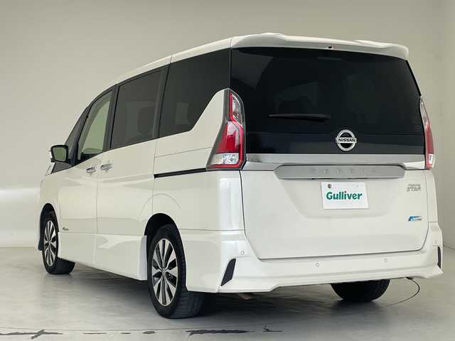 日産 セレナ ハイウェイスター Vセレクション 沖縄県 2017(平29)年 8.9万km ブリリアントホワイトパール 純正９型ナビ【MM517D-L】　/(フルセグTV　ＣＤ　ＤＶＤ　ＢＬＵＥＴＯＯＴＨ)　/衝突軽減装置/横滑り防止装置/盗難防止装置/レーンキープアシスト/全方位カメラ　/バックカメラ/両側パワースライドドア　/ドライブレコーダー　/ＥＴＣ　/前後コーナーセンサー/クルーズコントロール　/純正フロアマット　/プッシュスタート　/スマートキー/純正アルミホイール