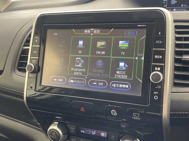 日産 セレナ ハイウェイスター Vセレクション 沖縄県 2017(平29)年 8.9万km ブリリアントホワイトパール 純正９型ナビ【MM517D-L】　/(フルセグTV　ＣＤ　ＤＶＤ　ＢＬＵＥＴＯＯＴＨ)　/衝突軽減装置/横滑り防止装置/盗難防止装置/レーンキープアシスト/全方位カメラ　/バックカメラ/両側パワースライドドア　/ドライブレコーダー　/ＥＴＣ　/前後コーナーセンサー/クルーズコントロール　/純正フロアマット　/プッシュスタート　/スマートキー/純正アルミホイール