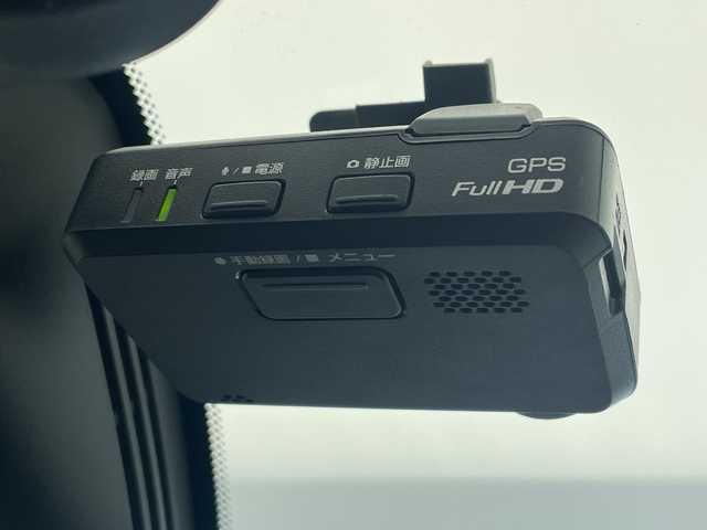 日産 セレナ ハイウェイスター Vセレクション 沖縄県 2017(平29)年 8.9万km ブリリアントホワイトパール 純正９型ナビ【MM517D-L】　/(フルセグTV　ＣＤ　ＤＶＤ　ＢＬＵＥＴＯＯＴＨ)　/衝突軽減装置/横滑り防止装置/盗難防止装置/レーンキープアシスト/全方位カメラ　/バックカメラ/両側パワースライドドア　/ドライブレコーダー　/ＥＴＣ　/前後コーナーセンサー/クルーズコントロール　/純正フロアマット　/プッシュスタート　/スマートキー/純正アルミホイール