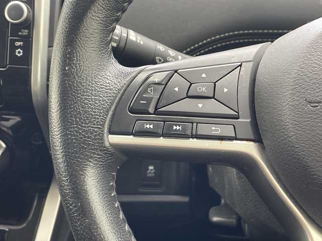 日産 セレナ ハイウェイスター Vセレクション 沖縄県 2017(平29)年 8.9万km ブリリアントホワイトパール 純正９型ナビ【MM517D-L】　/(フルセグTV　ＣＤ　ＤＶＤ　ＢＬＵＥＴＯＯＴＨ)　/衝突軽減装置/横滑り防止装置/盗難防止装置/レーンキープアシスト/全方位カメラ　/バックカメラ/両側パワースライドドア　/ドライブレコーダー　/ＥＴＣ　/前後コーナーセンサー/クルーズコントロール　/純正フロアマット　/プッシュスタート　/スマートキー/純正アルミホイール