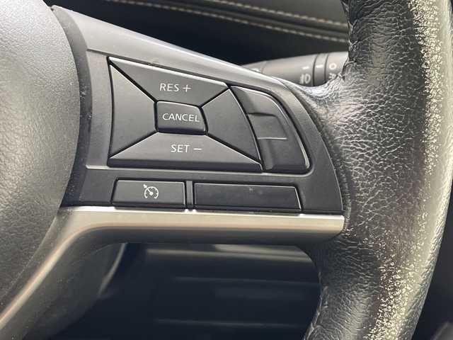 日産 セレナ ハイウェイスター Vセレクション 沖縄県 2017(平29)年 8.9万km ブリリアントホワイトパール 純正９型ナビ【MM517D-L】　/(フルセグTV　ＣＤ　ＤＶＤ　ＢＬＵＥＴＯＯＴＨ)　/衝突軽減装置/横滑り防止装置/盗難防止装置/レーンキープアシスト/全方位カメラ　/バックカメラ/両側パワースライドドア　/ドライブレコーダー　/ＥＴＣ　/前後コーナーセンサー/クルーズコントロール　/純正フロアマット　/プッシュスタート　/スマートキー/純正アルミホイール