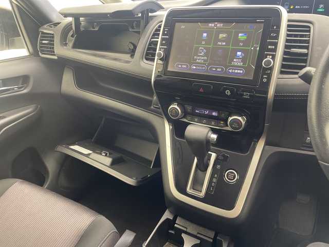 日産 セレナ ハイウェイスター Vセレクション 沖縄県 2017(平29)年 8.9万km ブリリアントホワイトパール 純正９型ナビ【MM517D-L】　/(フルセグTV　ＣＤ　ＤＶＤ　ＢＬＵＥＴＯＯＴＨ)　/衝突軽減装置/横滑り防止装置/盗難防止装置/レーンキープアシスト/全方位カメラ　/バックカメラ/両側パワースライドドア　/ドライブレコーダー　/ＥＴＣ　/前後コーナーセンサー/クルーズコントロール　/純正フロアマット　/プッシュスタート　/スマートキー/純正アルミホイール