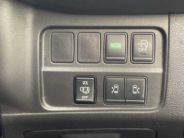 日産 セレナ ハイウェイスター Vセレクション 沖縄県 2017(平29)年 8.9万km ブリリアントホワイトパール 純正９型ナビ【MM517D-L】　/(フルセグTV　ＣＤ　ＤＶＤ　ＢＬＵＥＴＯＯＴＨ)　/衝突軽減装置/横滑り防止装置/盗難防止装置/レーンキープアシスト/全方位カメラ　/バックカメラ/両側パワースライドドア　/ドライブレコーダー　/ＥＴＣ　/前後コーナーセンサー/クルーズコントロール　/純正フロアマット　/プッシュスタート　/スマートキー/純正アルミホイール