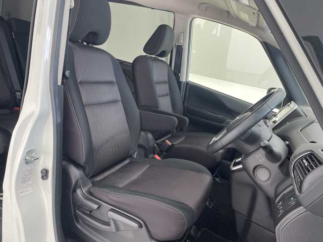 日産 セレナ ハイウェイスター Vセレクション 沖縄県 2017(平29)年 8.9万km ブリリアントホワイトパール 純正９型ナビ【MM517D-L】　/(フルセグTV　ＣＤ　ＤＶＤ　ＢＬＵＥＴＯＯＴＨ)　/衝突軽減装置/横滑り防止装置/盗難防止装置/レーンキープアシスト/全方位カメラ　/バックカメラ/両側パワースライドドア　/ドライブレコーダー　/ＥＴＣ　/前後コーナーセンサー/クルーズコントロール　/純正フロアマット　/プッシュスタート　/スマートキー/純正アルミホイール