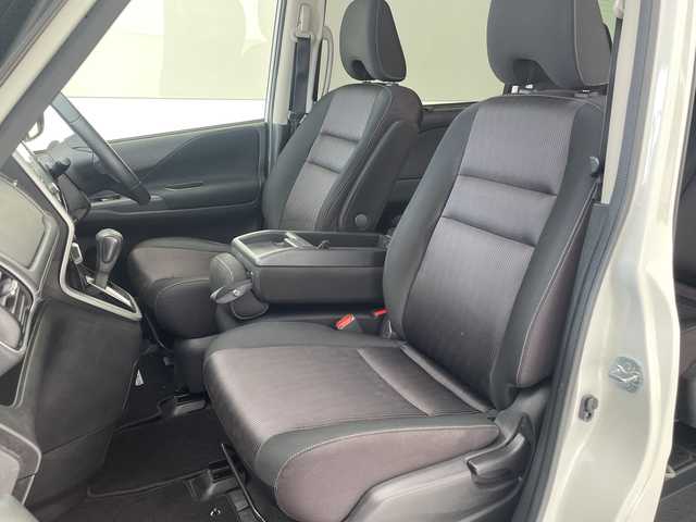 日産 セレナ ハイウェイスター Vセレクション 沖縄県 2017(平29)年 8.9万km ブリリアントホワイトパール 純正９型ナビ【MM517D-L】　/(フルセグTV　ＣＤ　ＤＶＤ　ＢＬＵＥＴＯＯＴＨ)　/衝突軽減装置/横滑り防止装置/盗難防止装置/レーンキープアシスト/全方位カメラ　/バックカメラ/両側パワースライドドア　/ドライブレコーダー　/ＥＴＣ　/前後コーナーセンサー/クルーズコントロール　/純正フロアマット　/プッシュスタート　/スマートキー/純正アルミホイール