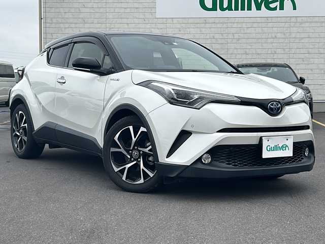 トヨタ Ｃ－ＨＲ G LEDエディション 香川県 2018(平30)年 2.1万km ブラック/ホワイトパールクリスタルシャイン 2トーン ハーフレザーシート/純正SDナビ【NSZT-Y66T】/・CD/DVD/フルセグ/Bluetooth/アダプティブクルーズコントロール/プリクラッシュセーフティー/レーンアシスト/ブラインドスポットモニター/オートマチックハイビーム/シートヒーターD/N/純正ドライブレコーダー前方【DRT-H66A】/純正18AW/バックカメラ/ETC/スマートキー-/スペア一本/保証書