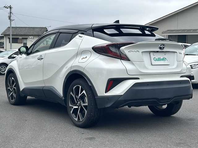 トヨタ Ｃ－ＨＲ G LEDエディション 香川県 2018(平30)年 2.1万km ブラック/ホワイトパールクリスタルシャイン 2トーン ハーフレザーシート/純正SDナビ【NSZT-Y66T】/・CD/DVD/フルセグ/Bluetooth/アダプティブクルーズコントロール/プリクラッシュセーフティー/レーンアシスト/ブラインドスポットモニター/オートマチックハイビーム/シートヒーターD/N/純正ドライブレコーダー前方【DRT-H66A】/純正18AW/バックカメラ/ETC/スマートキー-/スペア一本/保証書