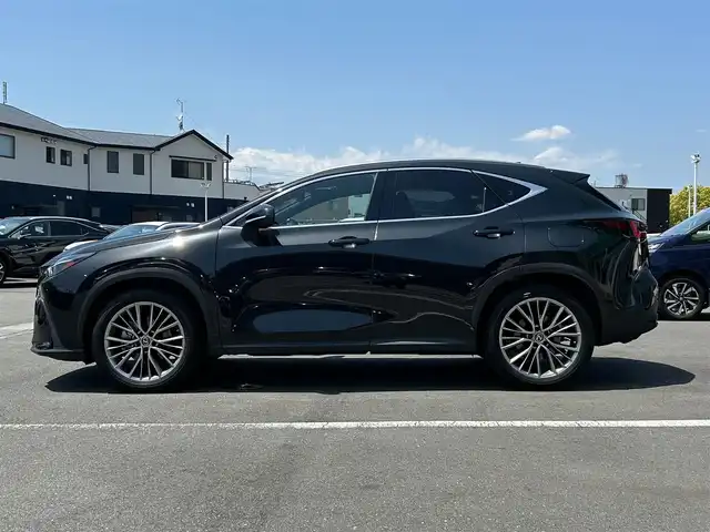 レクサス ＮＸ 250 バージョンL 静岡県 2022(令4)年 1.6万km グラファイトブラックガラスフレーク エンジンスタートボタン/パワーステアリング/パワーウィンドウ/スマートキー/MTモード付きAT/100V充電/アイドリングストップ/AAC/純正メモリナビ（フルセグTV/BT）/純正ETC2.0/サンルーフ/全方位カメラ/前後ドライブレコーダー/D+N席パワーシート/レザーシート/シートヒーター/エアシート/純正アルミホイール/ABS/横滑り防止装置/前後コーナーセンサー/レーンキープアシスト/盗難防止装置/オートライト/オートマチックハイビーム/LEDヘッドライト/衝突軽減システム/W+サイドエアバック/デジタルインナーミラー/オートホールド　/電子ブレーキ