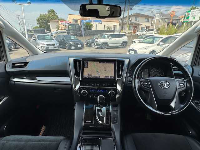 トヨタ ヴェルファイア Z Gエディション 静岡県 2017(平29)年 4.5万km ホワイトパールクリスタルシャイン ●純正ナビ/(フルセグ/CD/DVD/Bluetooth)/(NSZT-ZA4T)/●ハーフレザーシート/●前席＋後列パワーシート/(運転席シートメモリー付き)/●バックカメラ/●クルーズコントロール/●後方コーナーセンサー/●電動パーキングブレーキ/●オートブレーキホールド/●LEDライト＆フォグランプ/●オートライト/●コンビステアリング/●ステアリングヒーター/●ステアリングスイッチ/●ETC/●サンルーフ/●電動リアゲート/●電動格納ウィンカーミラー/●助手席＋後列オットマン/●両側パワースライドドア/●ドアバイザー/●スマートキー/●プッシュスタート/●純正フロアマット/●純正18インチアルミホイール/●ダブル＋サイド＋ニー＋カーテンSRS＋ABS/●車両取扱説明書/●ナビ取扱説明書