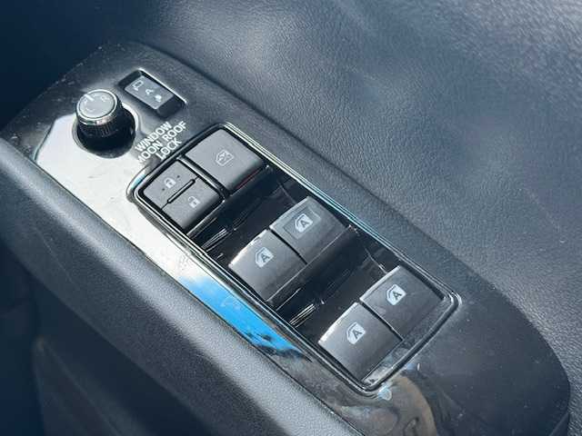トヨタ ヴェルファイア Z Gエディション 静岡県 2017(平29)年 4.5万km ホワイトパールクリスタルシャイン ●純正ナビ/(フルセグ/CD/DVD/Bluetooth)/(NSZT-ZA4T)/●ハーフレザーシート/●前席＋後列パワーシート/(運転席シートメモリー付き)/●バックカメラ/●クルーズコントロール/●後方コーナーセンサー/●電動パーキングブレーキ/●オートブレーキホールド/●LEDライト＆フォグランプ/●オートライト/●コンビステアリング/●ステアリングヒーター/●ステアリングスイッチ/●ETC/●サンルーフ/●電動リアゲート/●電動格納ウィンカーミラー/●助手席＋後列オットマン/●両側パワースライドドア/●ドアバイザー/●スマートキー/●プッシュスタート/●純正フロアマット/●純正18インチアルミホイール/●ダブル＋サイド＋ニー＋カーテンSRS＋ABS/●車両取扱説明書/●ナビ取扱説明書
