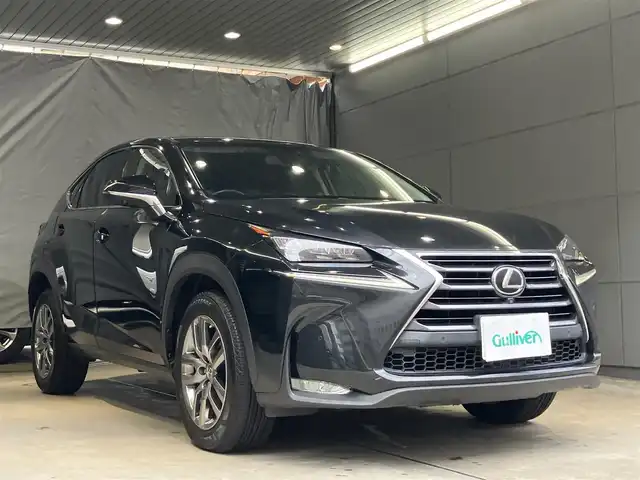 レクサス ＮＸ 200t Iパッケージ 東京都 2016(平28)年 3.8万km グラファイトブラックガラスフレーク ワンオーナー/純正SDナビゲーション/地デジTV/CD/CDR-R/DVD/USBメモリー/Bluetooth/ハンズフリー通話/プレミアムサウンドシステム/ドライブモードセレクト/・ECO/NORMAL/SPORT/パノラミックビューモニター/ブラインドスポットモニター/純正オプションアルミホイール18インチ/ステアリングヒーター/合皮シート/角型三眼LEDヘッドランプ/・LEDデイライト・オートライトシステム/レーダークルーズコントロール/カーテンエアバック/スマートキー・カードキー/メーカー保証書/取扱説明書/点検整備記録簿/・H282930R１３５年/車検R9年3月