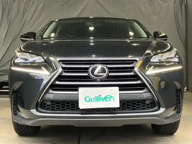 レクサス ＮＸ 200t Iパッケージ 東京都 2016(平28)年 3.8万km グラファイトブラックガラスフレーク ワンオーナー/純正SDナビゲーション/地デジTV/CD/CDR-R/DVD/USBメモリー/Bluetooth/ハンズフリー通話/プレミアムサウンドシステム/ドライブモードセレクト/・ECO/NORMAL/SPORT/パノラミックビューモニター/ブラインドスポットモニター/純正オプションアルミホイール18インチ/ステアリングヒーター/合皮シート/角型三眼LEDヘッドランプ/・LEDデイライト・オートライトシステム/レーダークルーズコントロール/カーテンエアバック/スマートキー・カードキー/メーカー保証書/取扱説明書/点検整備記録簿/・H282930R１３５年/車検R9年3月