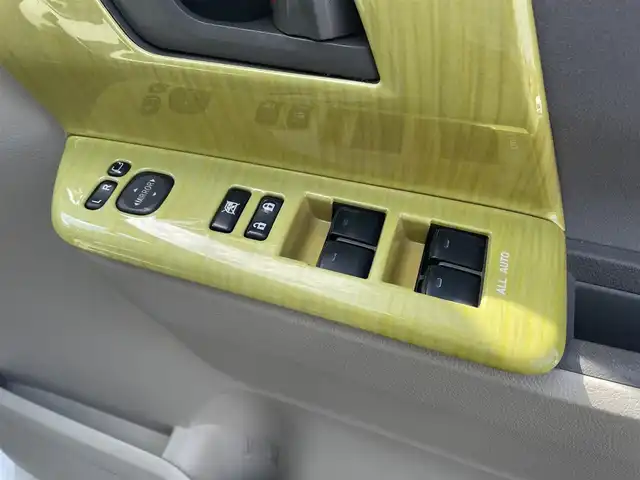 トヨタ ノア X Lセレクション 千葉県 2008(平20)年 8.5万km ホワイトパールクリスタルシャイン 純正7インチHDDナビ/CD DVD フルセグ/バックカメラ/両側パワースライドドア/プッシュスタート/スマートキー/ETC/純正17インチアルミホイール/ドアバイザー