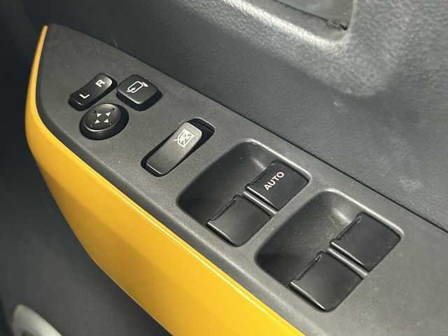 スズキ ハスラー G 愛知県 2016(平28)年 8.6万km アクティブイエロー/ブラック2トーンルーフ 禁煙車/２トーン/７インチナビ/（CD/AM/FM/Bluetooth/ワンセグTV)/衝突軽減ブレーキ/ETC/シートヒーター/アイドリングストップ/横滑り防止装置/ベンチシート/スマートキー/スペアキー有/プッシュスタート/純正フロアマット/オートエアコン/ドアバイザー