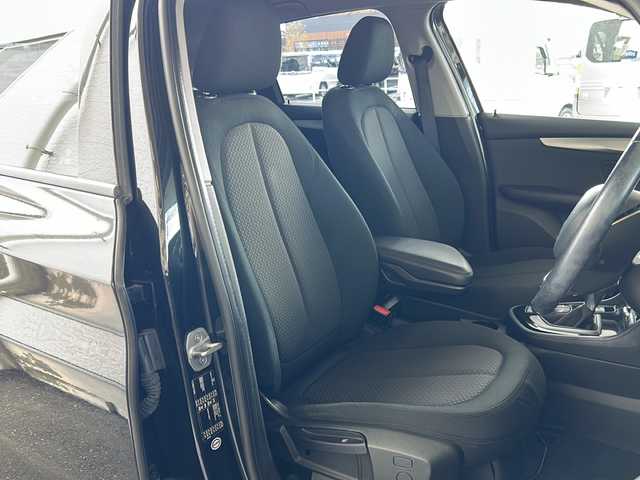ＢＭＷ ２１８ｉ アクティブツアラー 岐阜県 2016(平28)年 4.9万km サファイアブラックP /登録時48838km//純正HDDナビ/(FM/AM/CD/DVD/BT/USB)//クルーズコントロール//バックカメラ//フロアマット//純正16インチアルミホイール//純正LEDヘッドライト//フォグランプ//ETC//スペアキー×１//プッシュスタート＆スマートキー