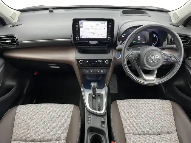 トヨタ ヤリスクロス ハイブリッド Z 富山県 2020(令2)年 1.4万km ホワイトパールクリスタルシャイン 純正ディスプレイオーディオ/ナビ機能あり/フルセグTV/Bluetooth/全周囲モニター/ETC2.0/LEDオートライト/オートハイビーム/レーダークルーズコントロール/パワーシート/シートヒーター/パワーバックドア/トヨタセーフティセンス/HUD/BSM/純正ドアバイザー/純正フロアマット/純正18インチアルミ