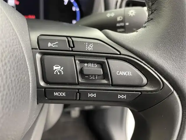 トヨタ ヤリスクロス ハイブリッド Z 富山県 2020(令2)年 1.4万km ホワイトパールクリスタルシャイン 純正ディスプレイオーディオ/ナビ機能あり/フルセグTV/Bluetooth/全周囲モニター/ETC2.0/LEDオートライト/オートハイビーム/レーダークルーズコントロール/パワーシート/シートヒーター/パワーバックドア/トヨタセーフティセンス/HUD/BSM/純正ドアバイザー/純正フロアマット/純正18インチアルミ