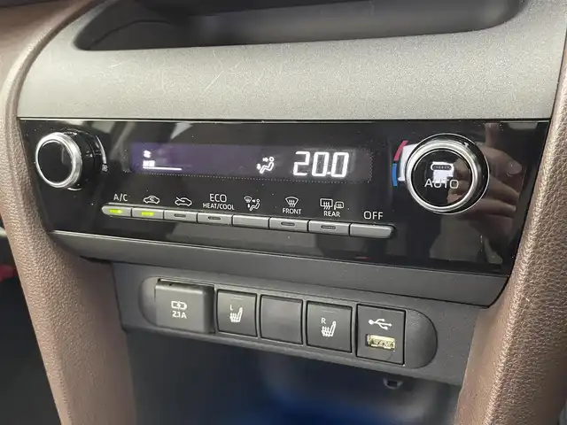 トヨタ ヤリスクロス ハイブリッド Z 富山県 2020(令2)年 1.4万km ホワイトパールクリスタルシャイン 純正ディスプレイオーディオ/ナビ機能あり/フルセグTV/Bluetooth/全周囲モニター/ETC2.0/LEDオートライト/オートハイビーム/レーダークルーズコントロール/パワーシート/シートヒーター/パワーバックドア/トヨタセーフティセンス/HUD/BSM/純正ドアバイザー/純正フロアマット/純正18インチアルミ