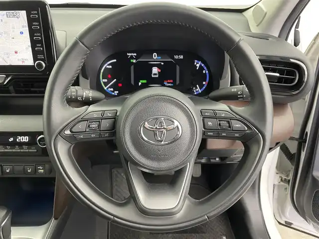 トヨタ ヤリスクロス ハイブリッド Z 富山県 2020(令2)年 1.4万km ホワイトパールクリスタルシャイン 純正ディスプレイオーディオ/ナビ機能あり/フルセグTV/Bluetooth/全周囲モニター/ETC2.0/LEDオートライト/オートハイビーム/レーダークルーズコントロール/パワーシート/シートヒーター/パワーバックドア/トヨタセーフティセンス/HUD/BSM/純正ドアバイザー/純正フロアマット/純正18インチアルミ