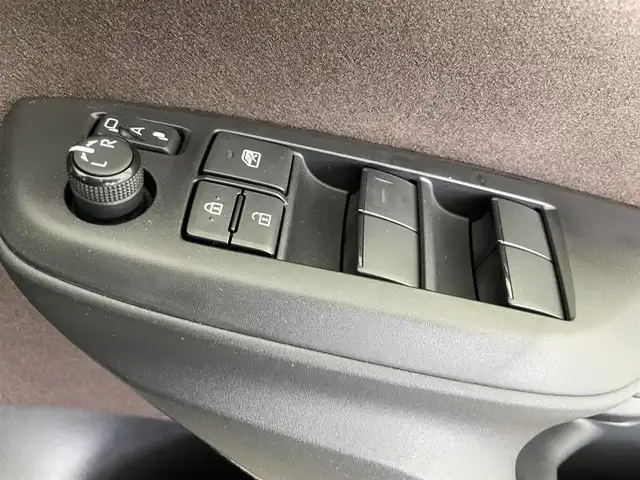 トヨタ ヤリスクロス ハイブリッド Z 富山県 2020(令2)年 1.4万km ホワイトパールクリスタルシャイン 純正ディスプレイオーディオ/ナビ機能あり/フルセグTV/Bluetooth/全周囲モニター/ETC2.0/LEDオートライト/オートハイビーム/レーダークルーズコントロール/パワーシート/シートヒーター/パワーバックドア/トヨタセーフティセンス/HUD/BSM/純正ドアバイザー/純正フロアマット/純正18インチアルミ