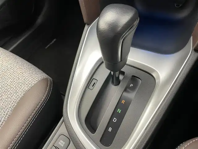 トヨタ ヤリスクロス ハイブリッド Z 富山県 2020(令2)年 1.4万km ホワイトパールクリスタルシャイン 純正ディスプレイオーディオ/ナビ機能あり/フルセグTV/Bluetooth/全周囲モニター/ETC2.0/LEDオートライト/オートハイビーム/レーダークルーズコントロール/パワーシート/シートヒーター/パワーバックドア/トヨタセーフティセンス/HUD/BSM/純正ドアバイザー/純正フロアマット/純正18インチアルミ