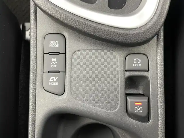 トヨタ ヤリスクロス ハイブリッド Z 富山県 2020(令2)年 1.4万km ホワイトパールクリスタルシャイン 純正ディスプレイオーディオ/ナビ機能あり/フルセグTV/Bluetooth/全周囲モニター/ETC2.0/LEDオートライト/オートハイビーム/レーダークルーズコントロール/パワーシート/シートヒーター/パワーバックドア/トヨタセーフティセンス/HUD/BSM/純正ドアバイザー/純正フロアマット/純正18インチアルミ