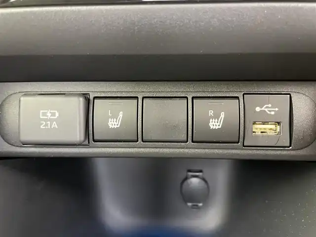 トヨタ ヤリスクロス ハイブリッド Z 富山県 2020(令2)年 1.4万km ホワイトパールクリスタルシャイン 純正ディスプレイオーディオ/ナビ機能あり/フルセグTV/Bluetooth/全周囲モニター/ETC2.0/LEDオートライト/オートハイビーム/レーダークルーズコントロール/パワーシート/シートヒーター/パワーバックドア/トヨタセーフティセンス/HUD/BSM/純正ドアバイザー/純正フロアマット/純正18インチアルミ